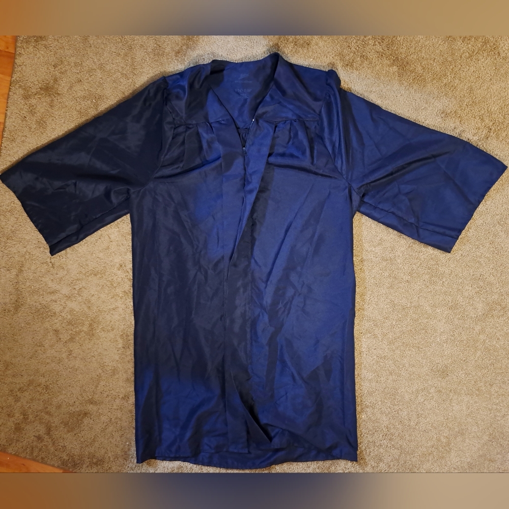 Jostens Graduation Gown Size 5'4" - 5'6"